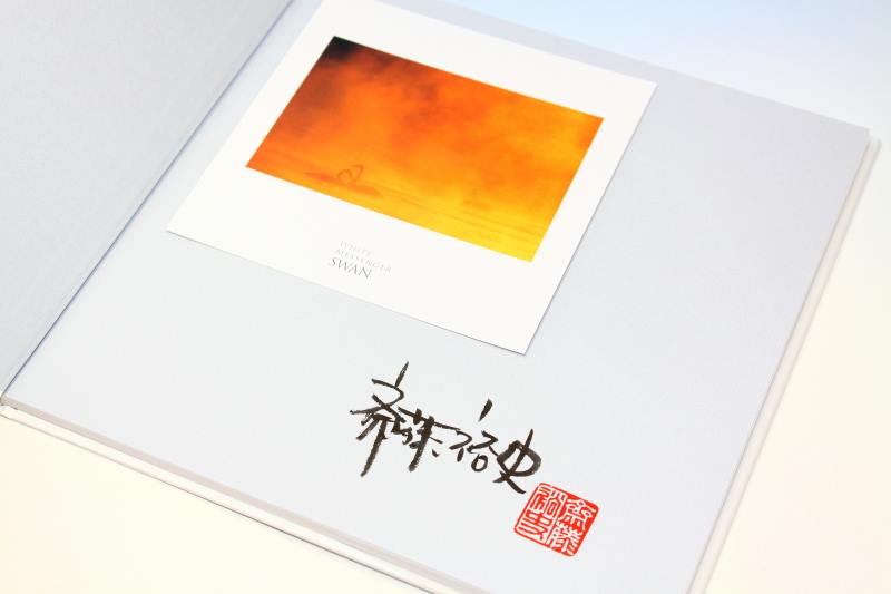斎藤先生の写真集「WHITE MESSENGER SWAN」