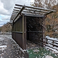 動物園入り口　（真冬、雪景色の愛媛県立とべ動物園　撮影2022年12月23日）