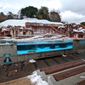 ペンギン舎　（真冬、雪景色の愛媛県立とべ動物園　撮影2022年12月23日）