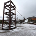 ジップライン　（真冬、雪景色の愛媛県立とべ動物園　撮影2022年12月23日）