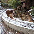 カワウソ舎　（真冬、雪景色の愛媛県立とべ動物園　撮影2022年12月23日）